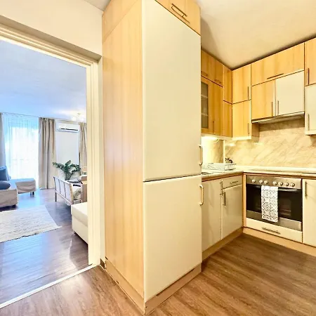 T27 Free Parking בודפשט